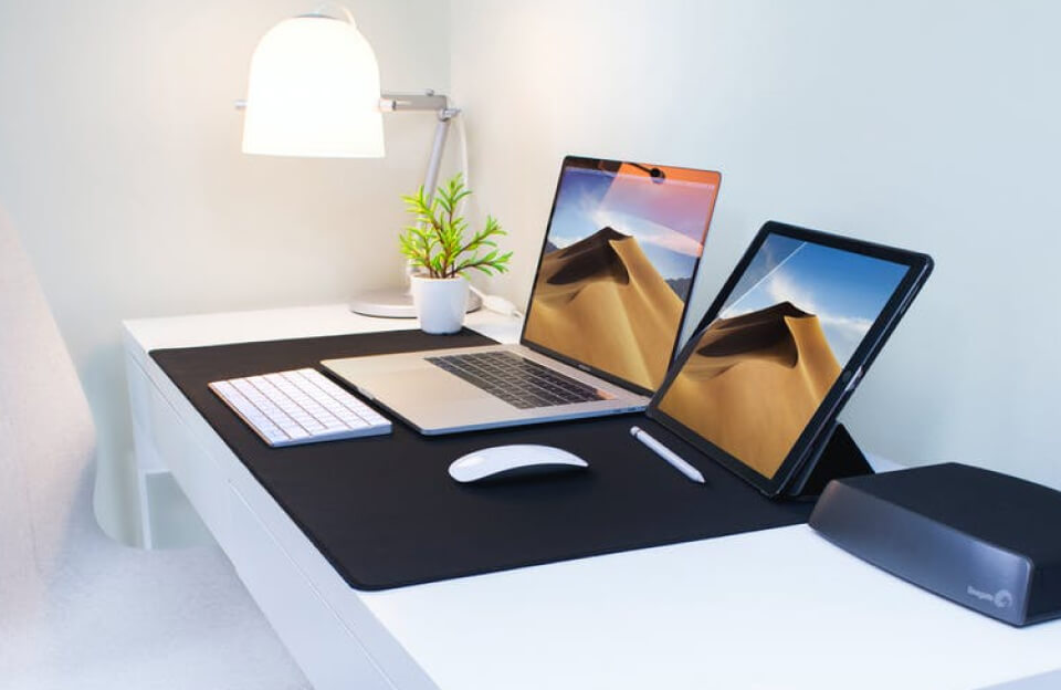 Beautiful picture of the MAC OS located on the table